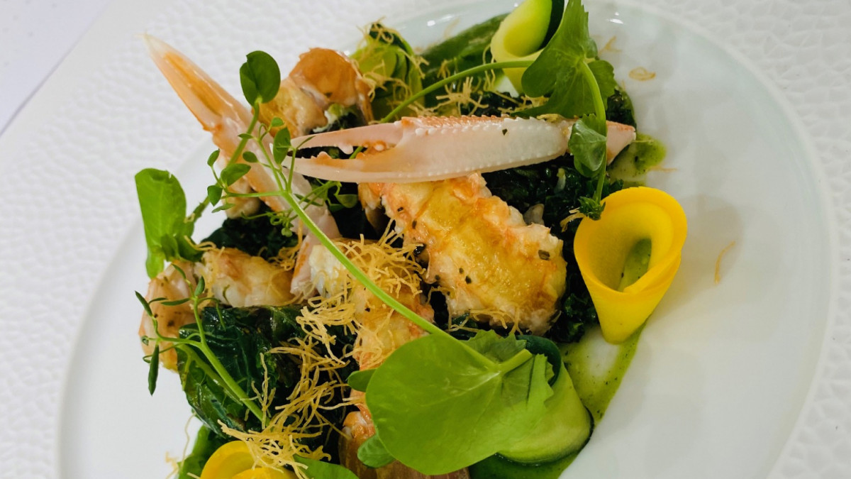 Entrée - Langoustine snakée, purée estragon gourgette et choux kales, sauce ricorée.jpeg