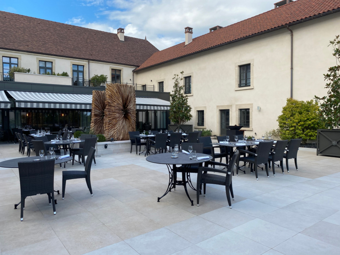 Patio 2 Fontaines  .jpg